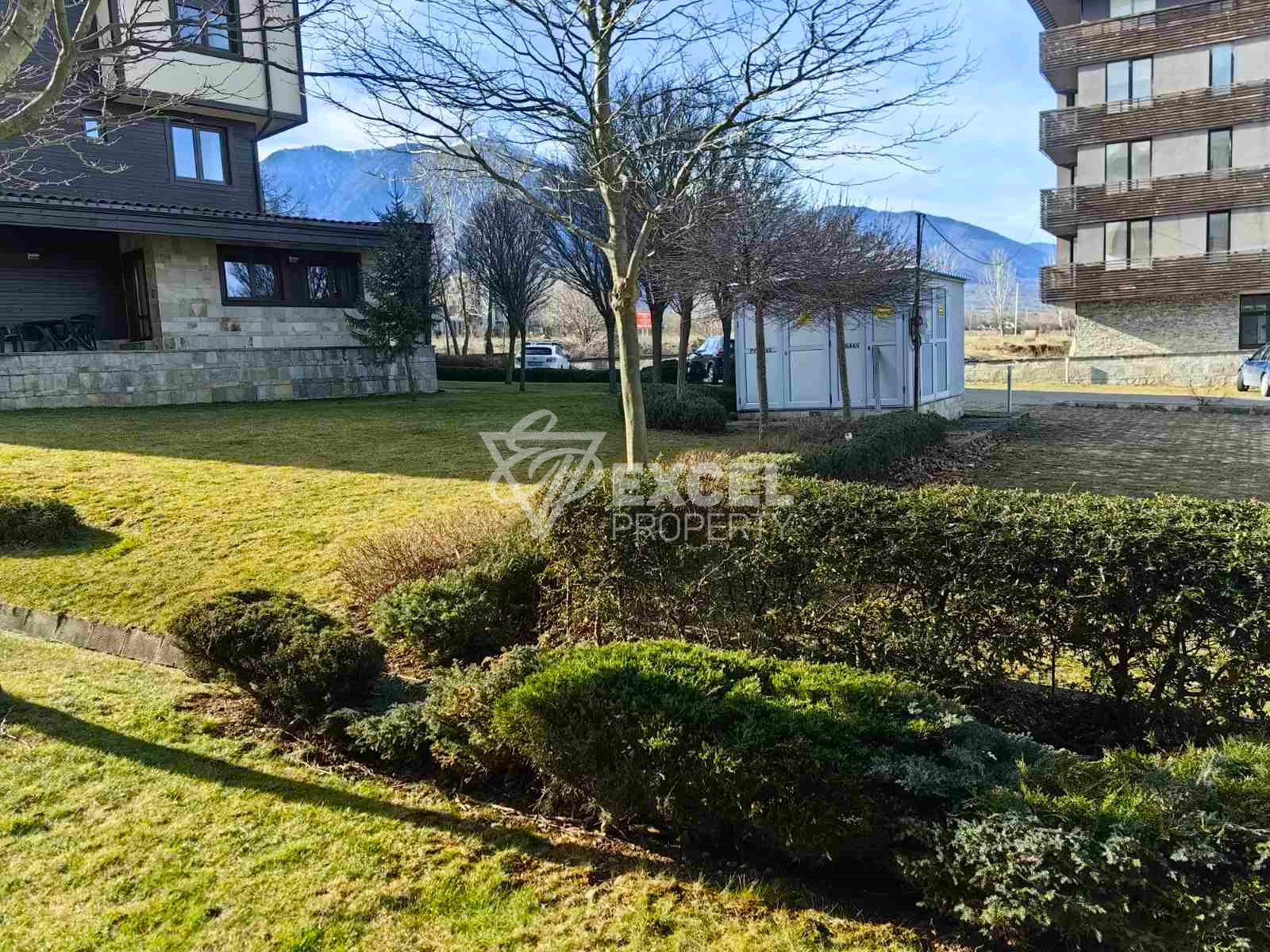 Spacious maisonette with own entrance on the ground floor