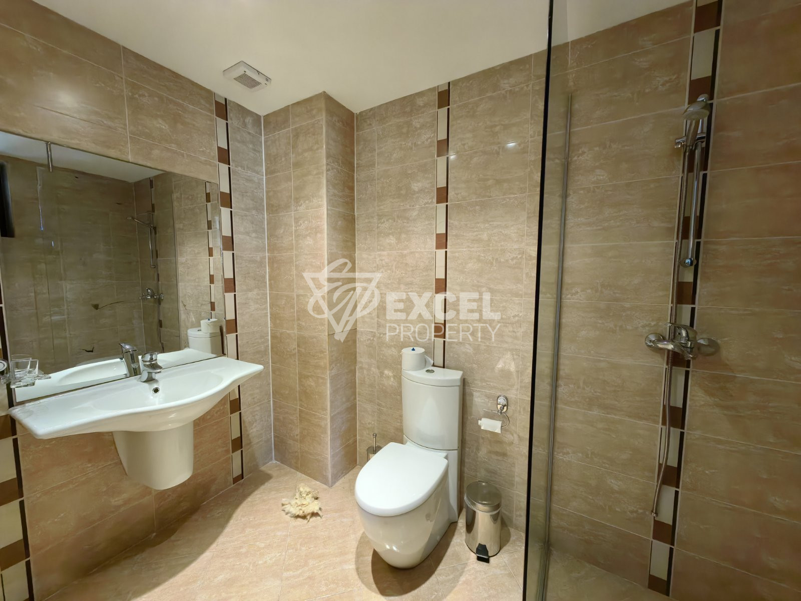Spacious maisonette with own entrance on the ground floor