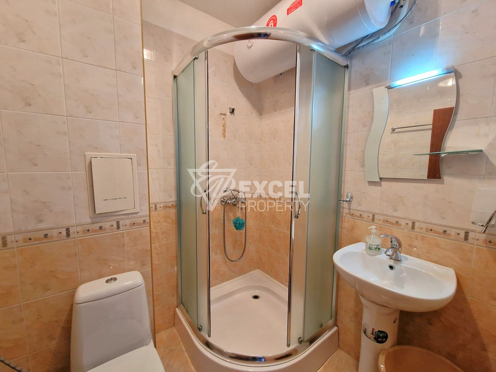 One-bedroom apartment 300m from the Gondola with a low maintenance fee!