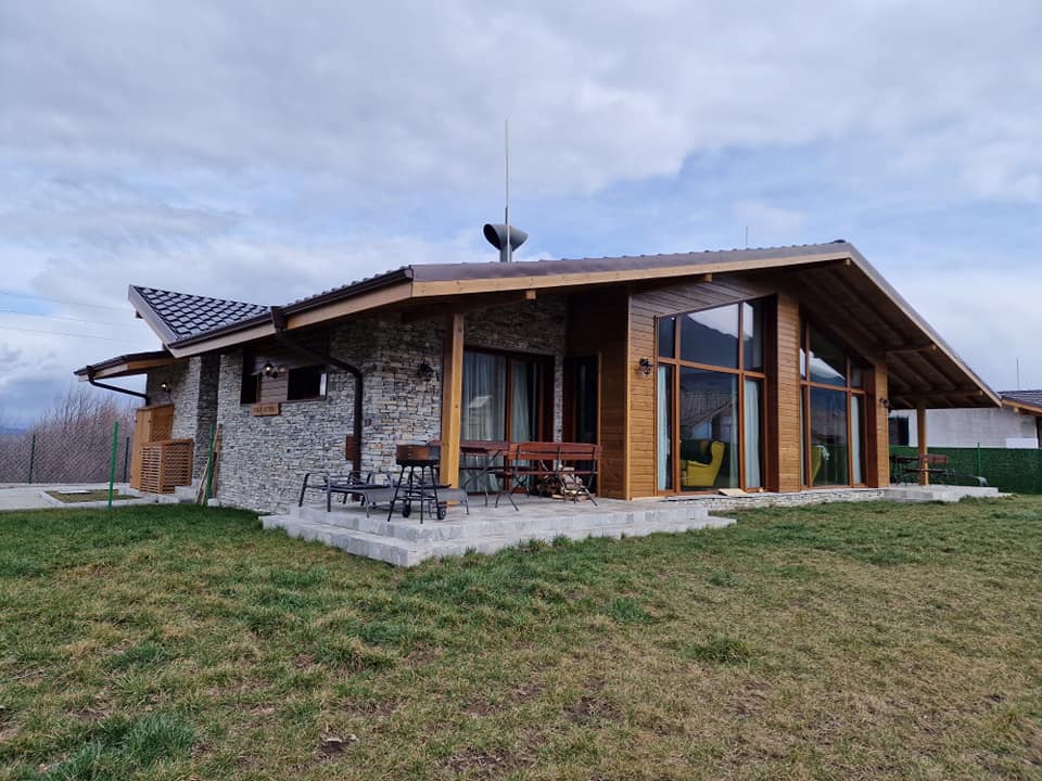 Alpine house with three bedrooms and a yard for sale next to Pirin Golf, Razlog