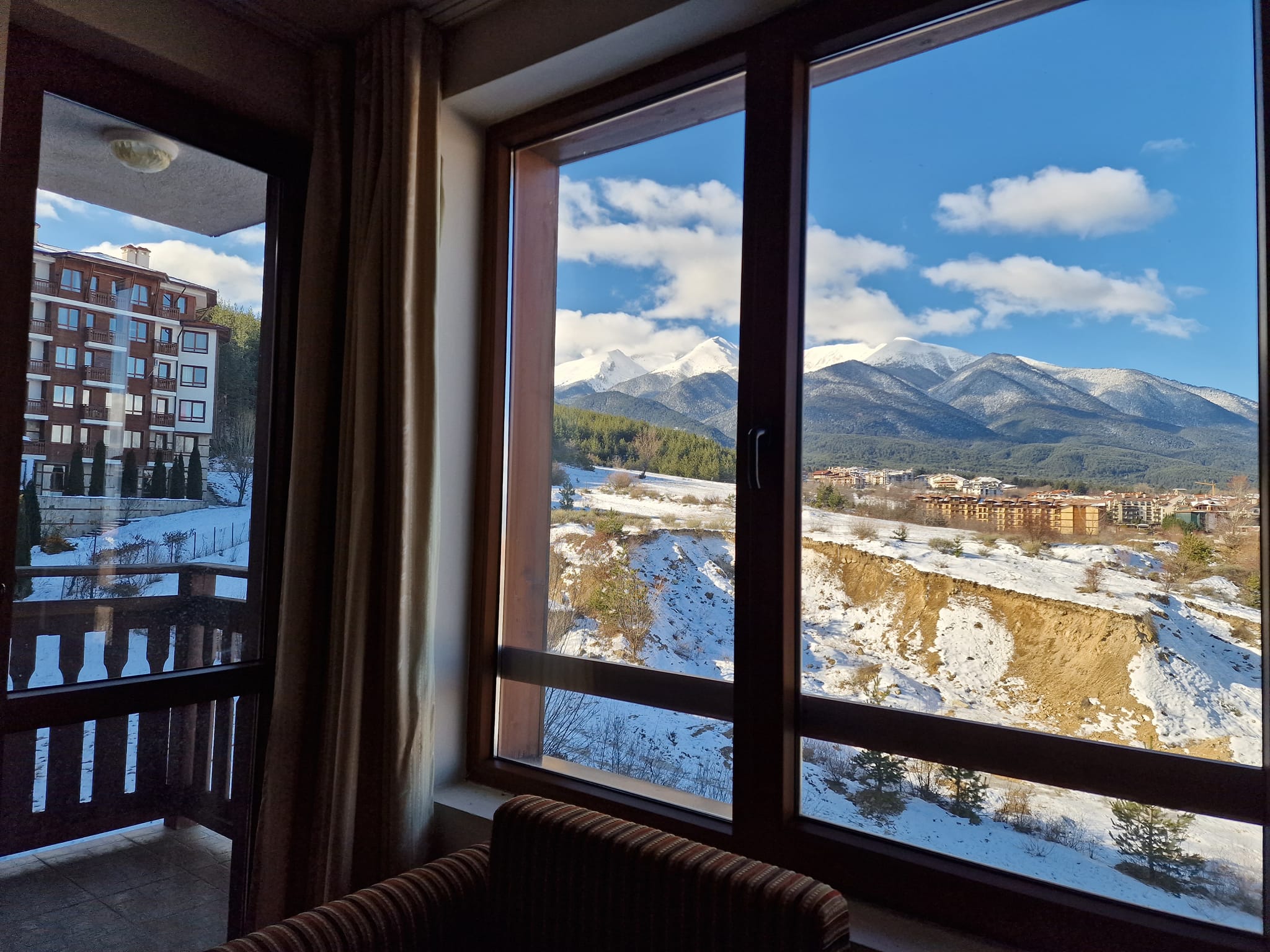 Spacious studio with frontal views of the Pirin Mountains, good price!