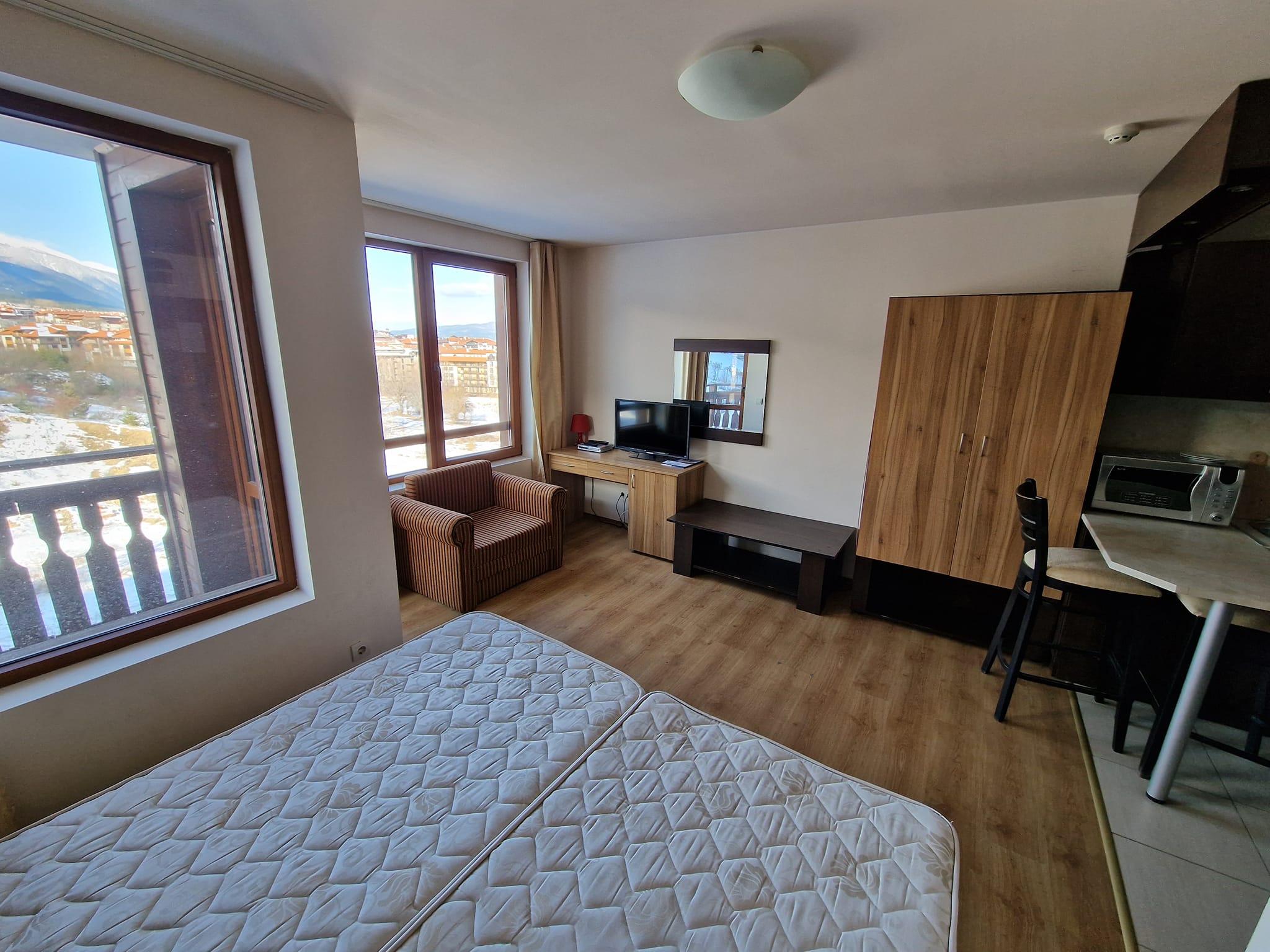 Spacious studio with frontal views of the Pirin Mountains, good price!