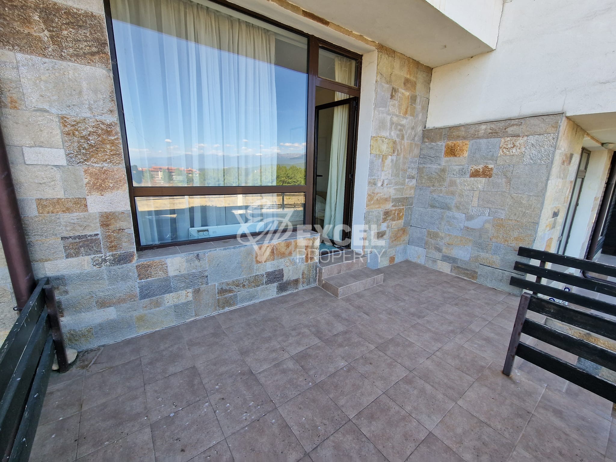 Cozy studio with a terrace on the ground floor for sale in Aspen Golf, Razlog area! Affordable price!