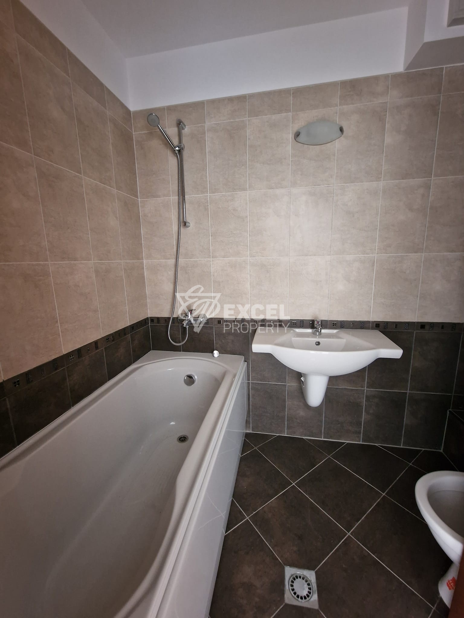 One-bedroom apartment with a frontal view of the Pirin mountain next to the golf course