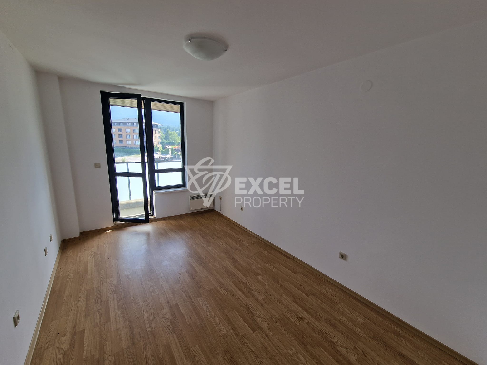 One-bedroom apartment with a frontal view of the Pirin mountain next to the golf course