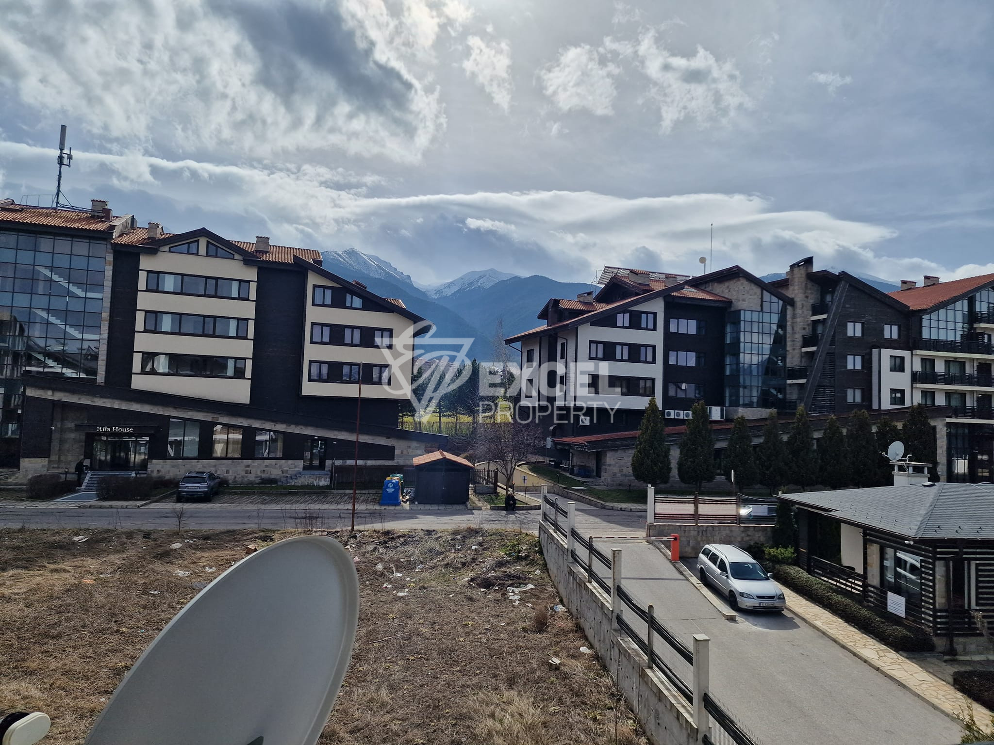 Furnished One-bedroom apartment with air conditioning at a bargain price for sale in Aspen Resort