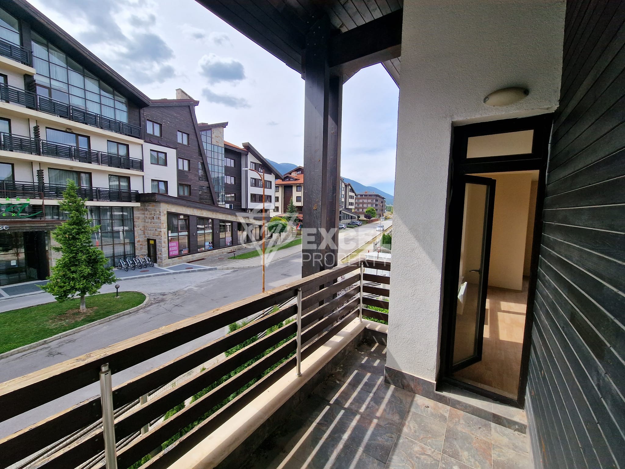 Semi-furnished two-room apartment in a gated complex with a pool, Razlog area