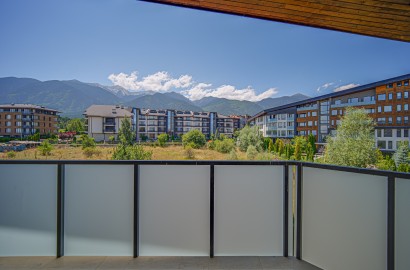 Spacious one bedroom apartment for sale in Aspen Heights complex, Razlog area