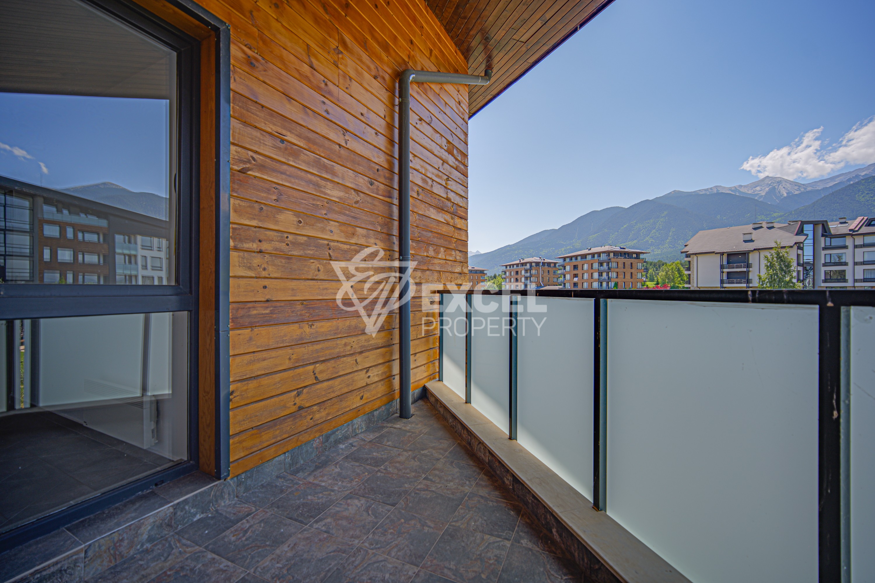 Spacious one bedroom apartment for sale in Aspen Heights complex, Razlog area