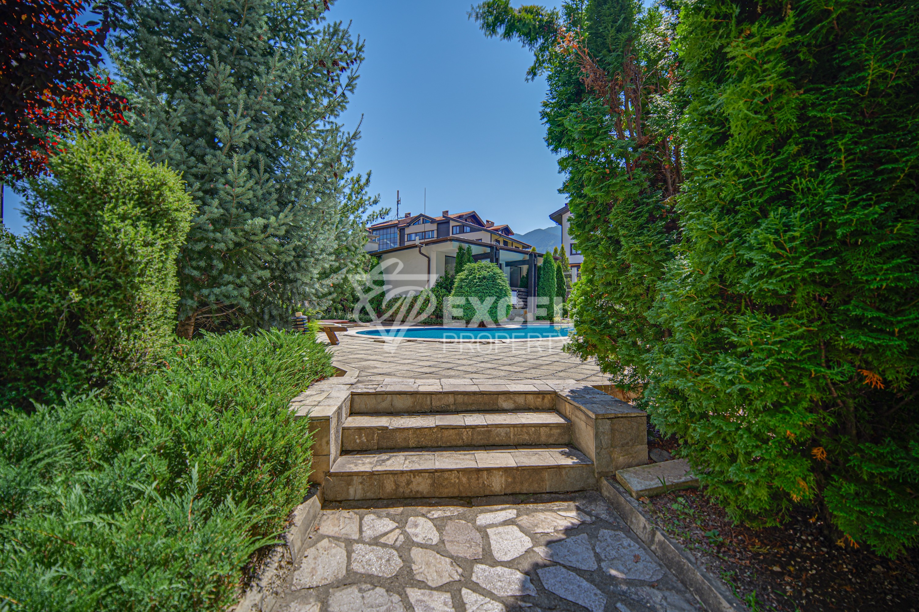 South Two bedroom apartment for sale in the Aspen Suites complex, Razlog area