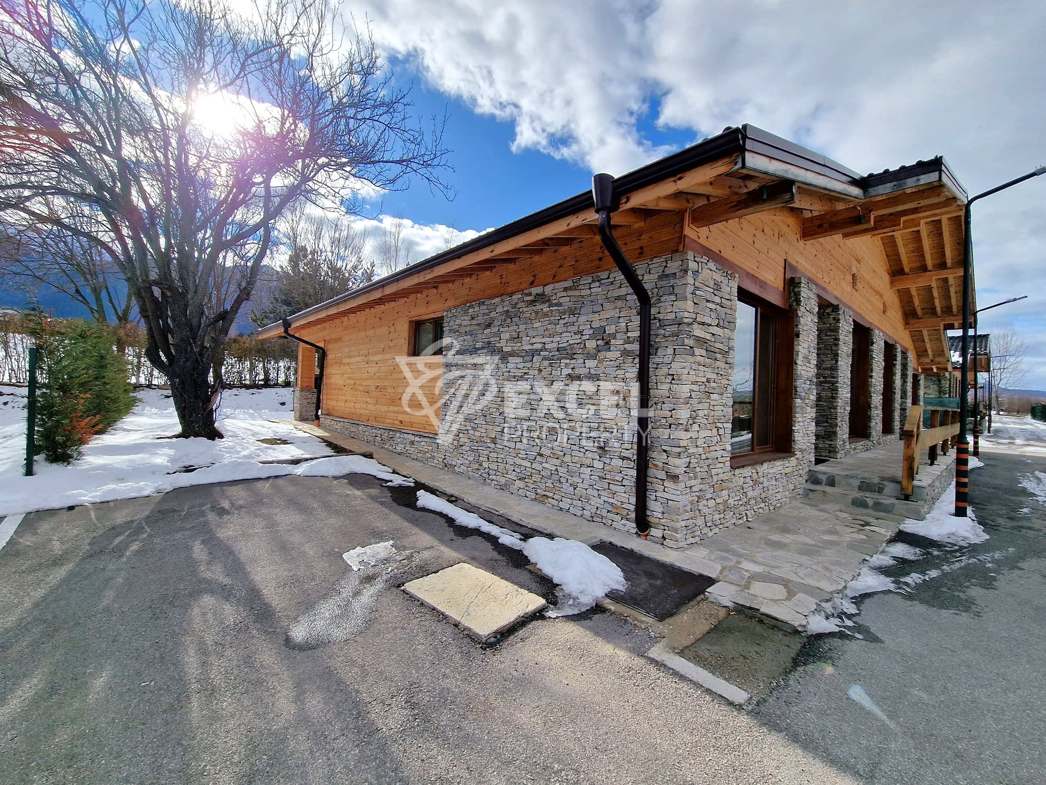 Modern one-story house in Alpine style in a gated complex next to Pirin Golf, Razlog region