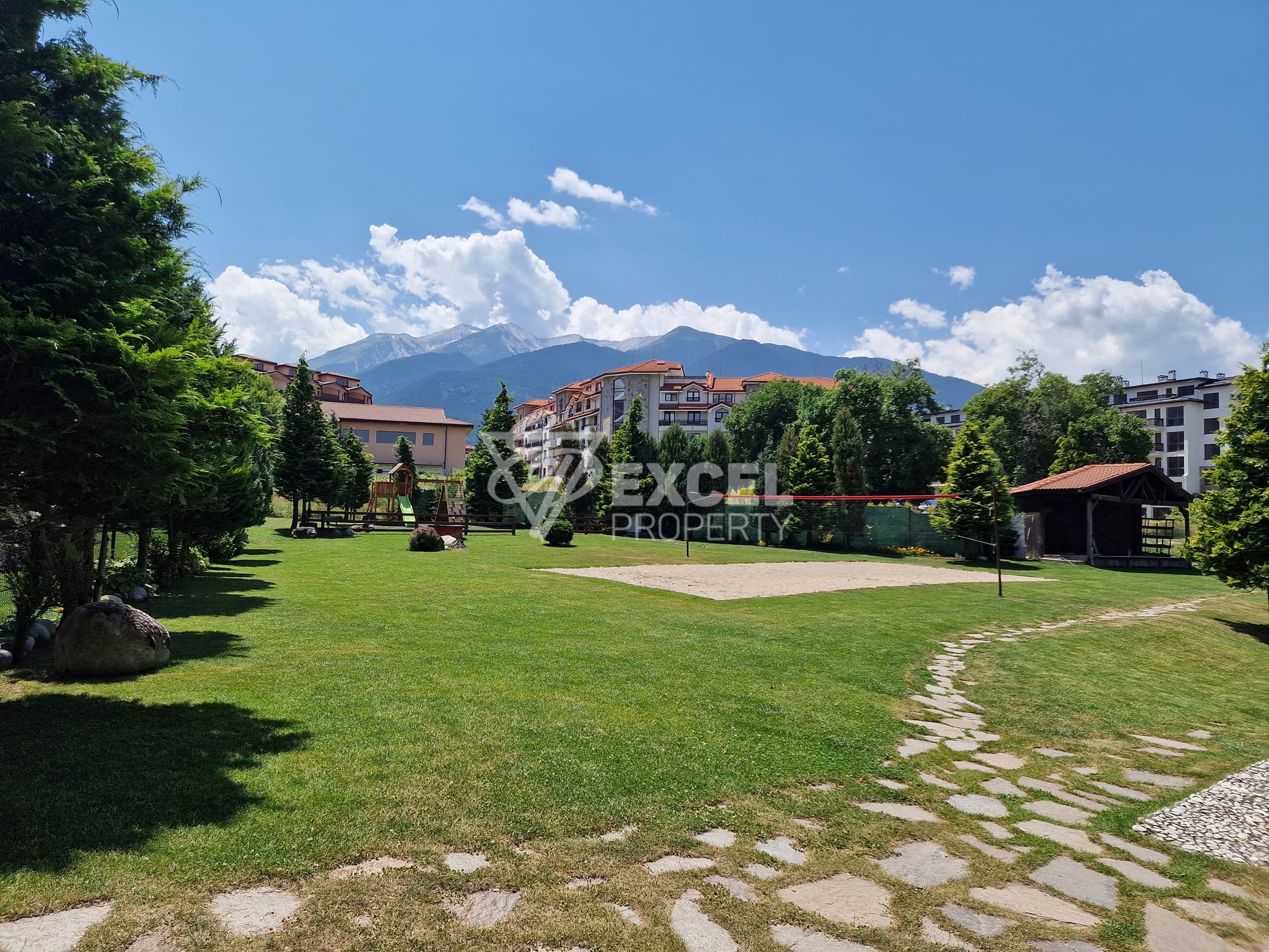 Two bedroom apartment with new furniture 50 meters from the ski lift, Bansko Royal Towers