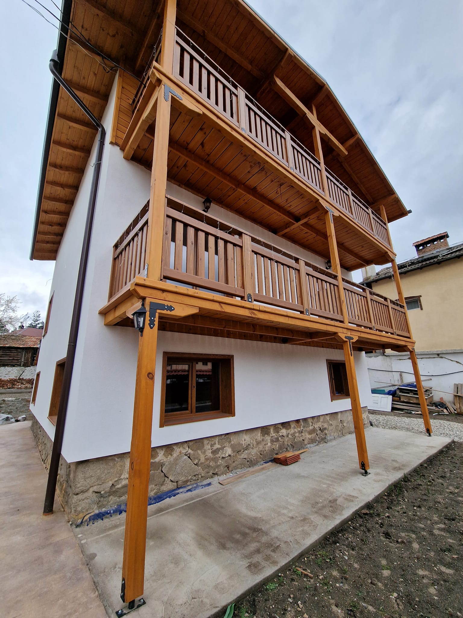 Renovated three-story house with a large yard for sale in the village of Banya, Bansko region