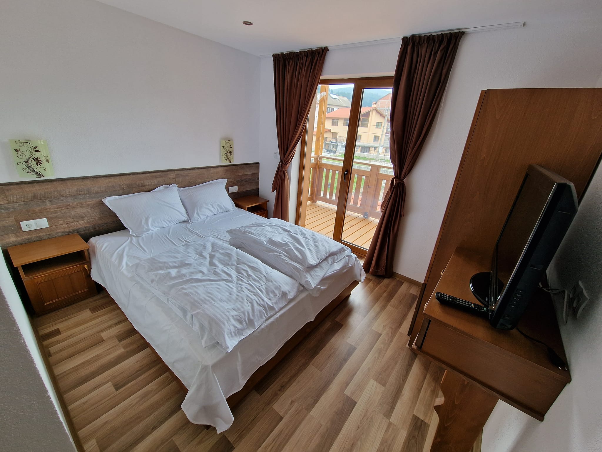 Renovated three-story house with a large yard for sale in the village of Banya, Bansko region