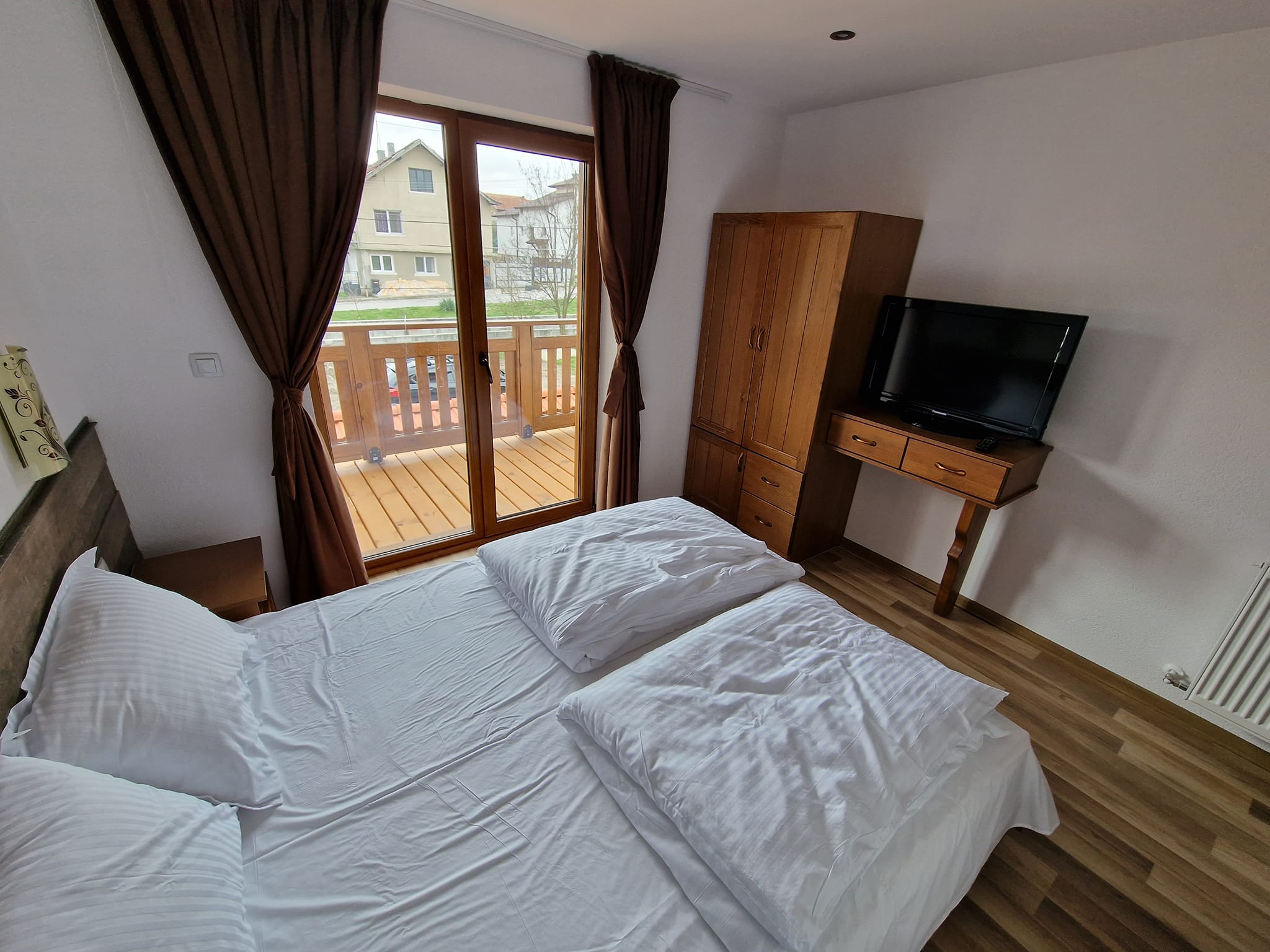 Renovated three-story house with a large yard for sale in the village of Banya, Bansko region