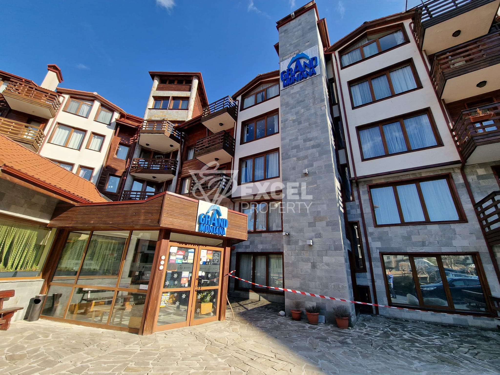 Affordable studio with east facing terrace in a building with low maintenance fee for sale in Bansko