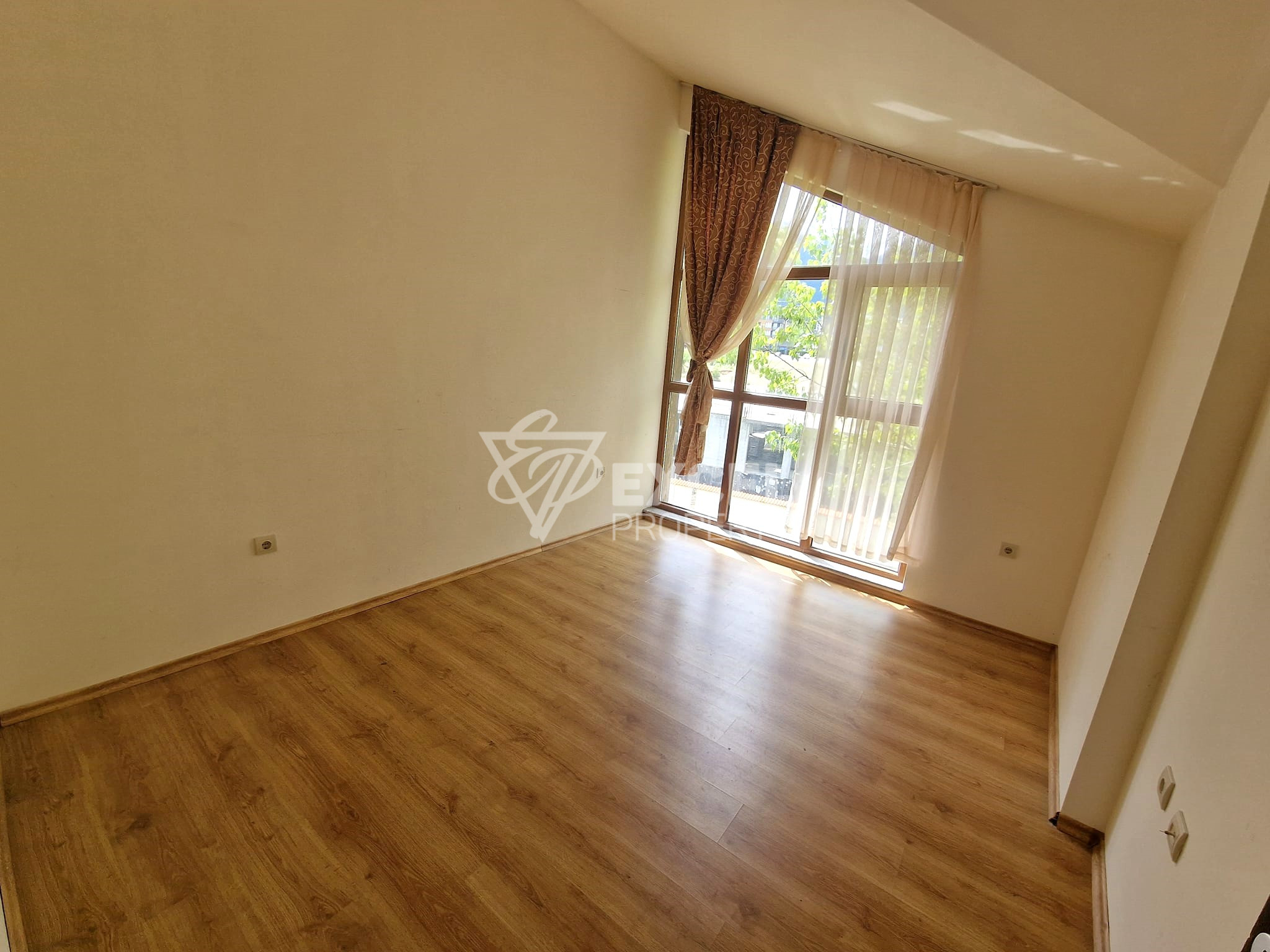 Spacious one bedroom apartment for sale in Green Wood, Razlog