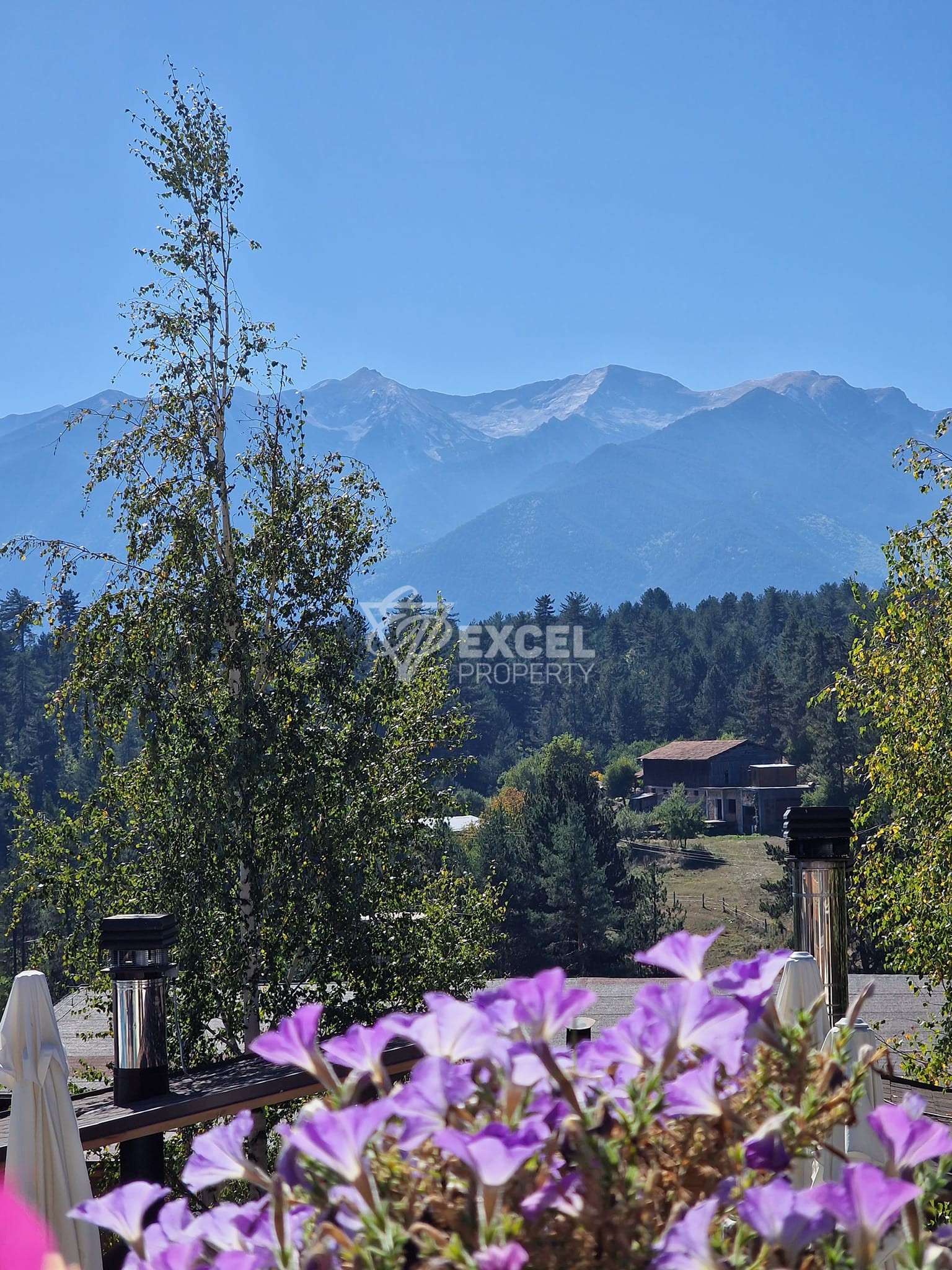 4 bedroom house with adjoining yard for sale in Katarino SPA, Razlog area