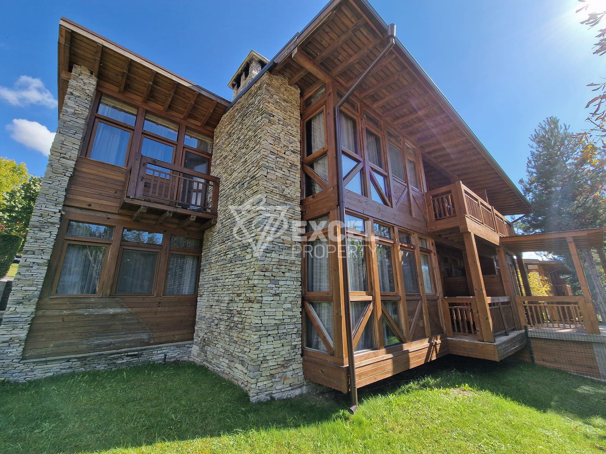 4 bedroom house with adjoining yard for sale in Katarino SPA, Razlog area