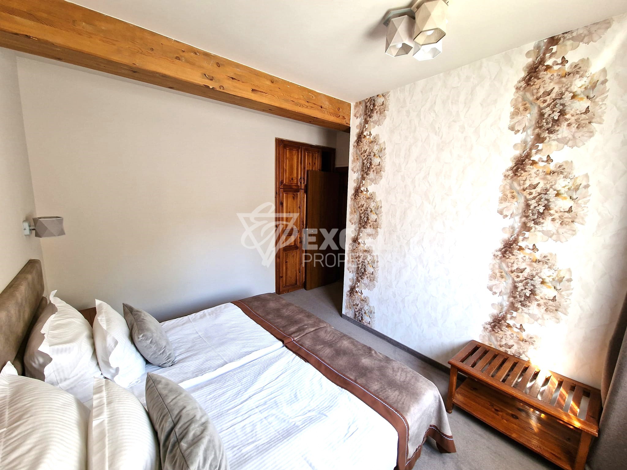 4 bedroom house with adjoining yard for sale in Katarino SPA, Razlog area