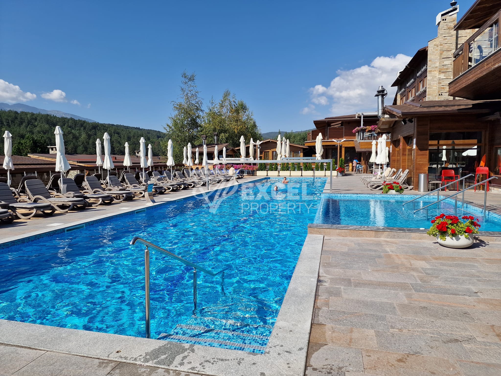 4 bedroom house with adjoining yard for sale in Katarino SPA, Razlog area