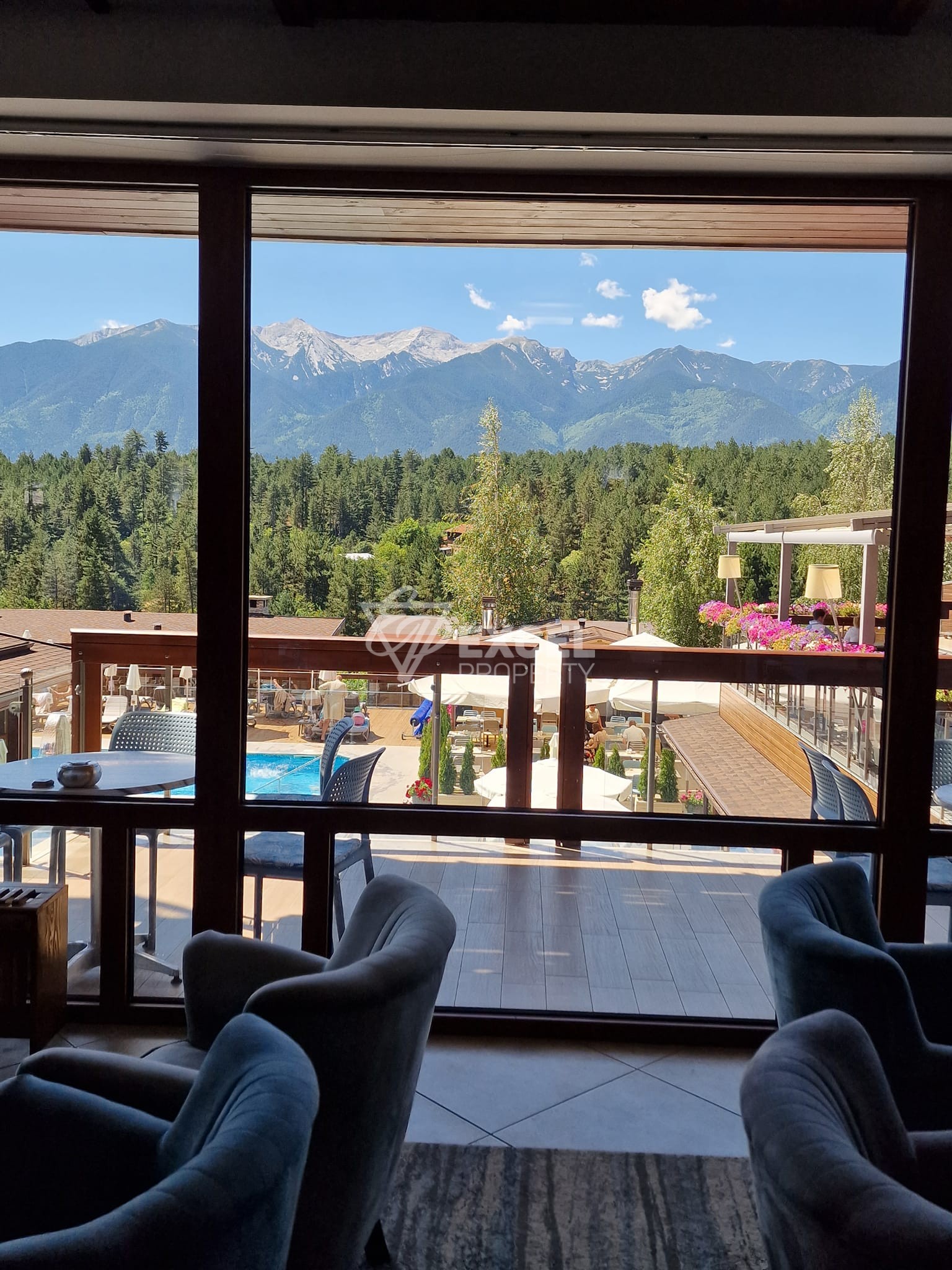 4 bedroom house with adjoining yard for sale in Katarino SPA, Razlog area