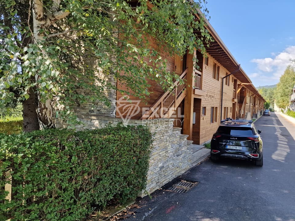 4 bedroom house with adjoining yard for sale in Katarino SPA, Razlog area