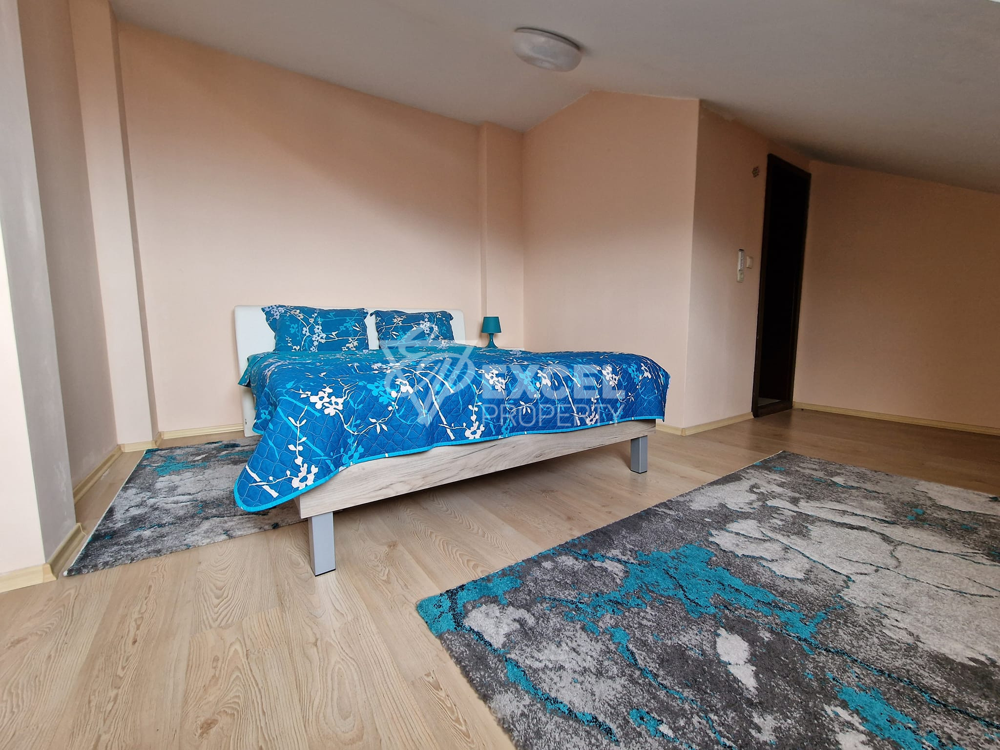 A maisonette apartment in a building with a low maintenance fee next to the Tane hotel