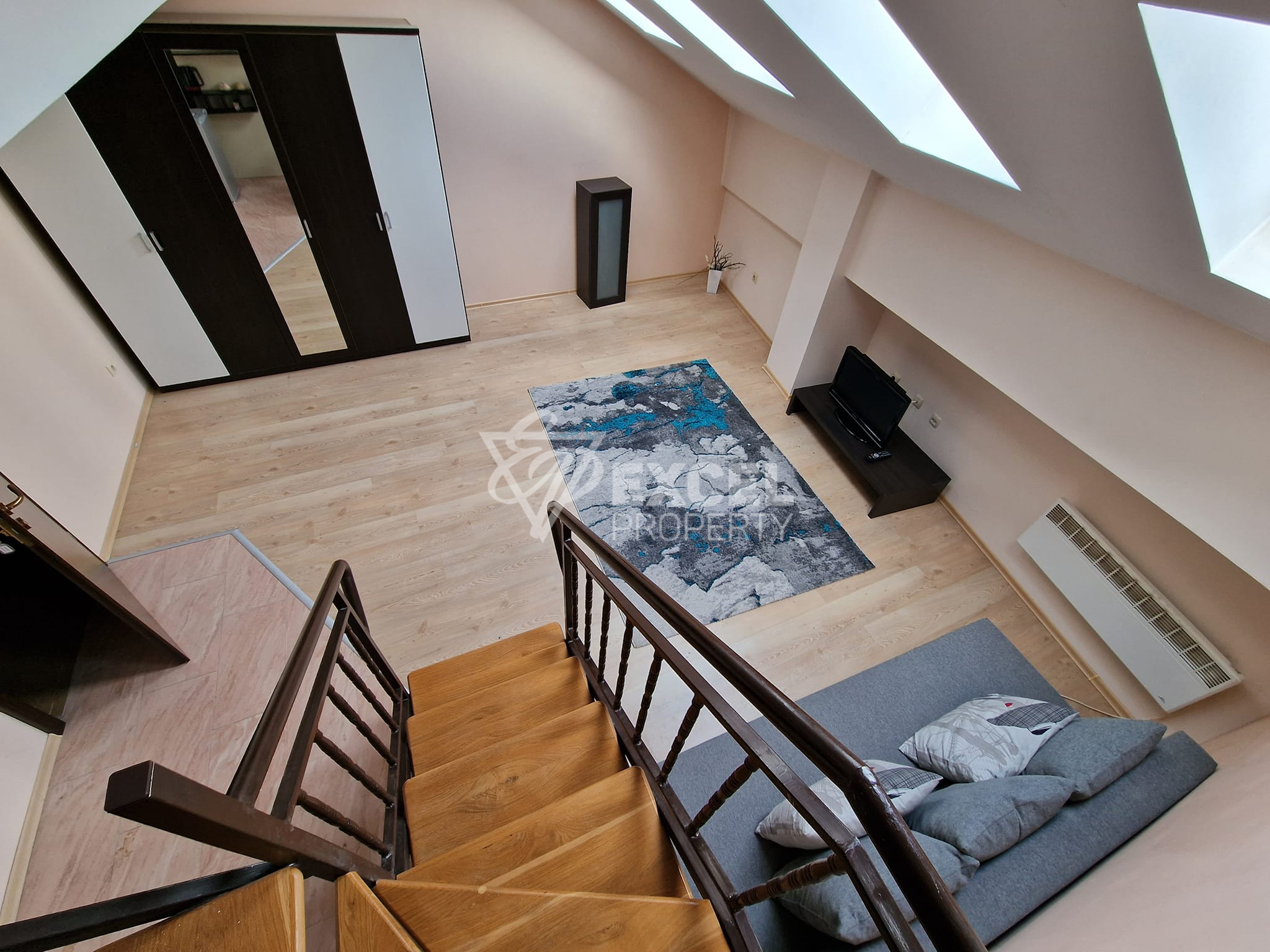 A maisonette apartment in a building with a low maintenance fee next to the Tane hotel