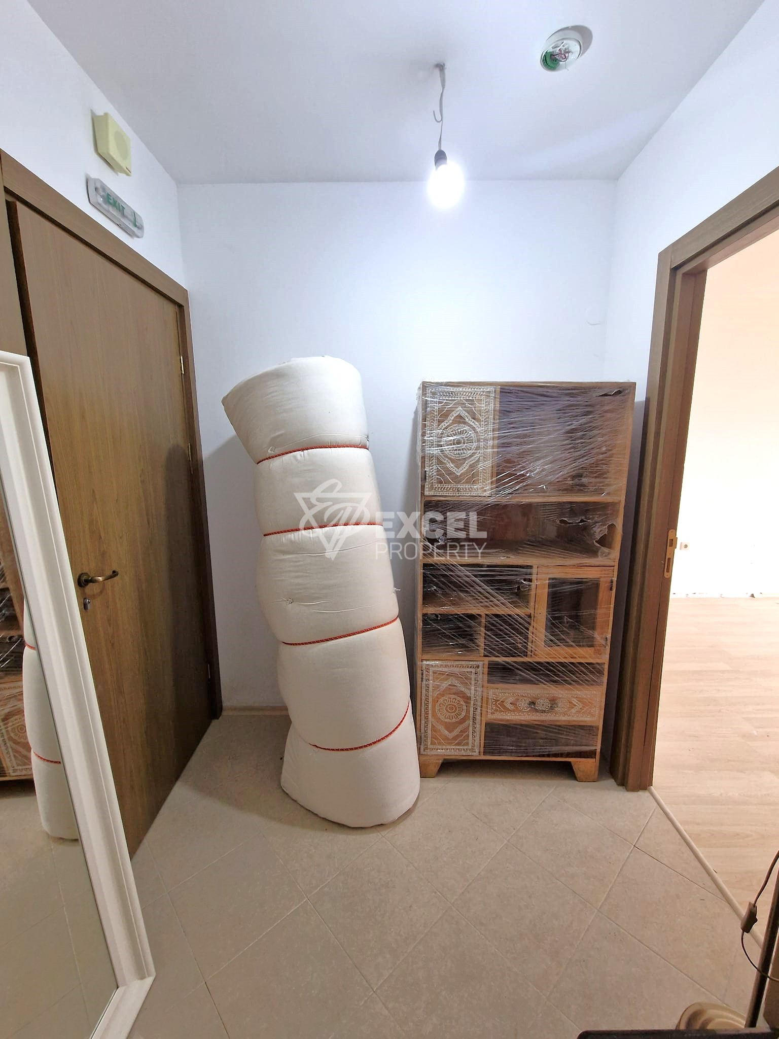 Spacious studio with a terrace and a frontal view of Pirin! Low maintenance fee!