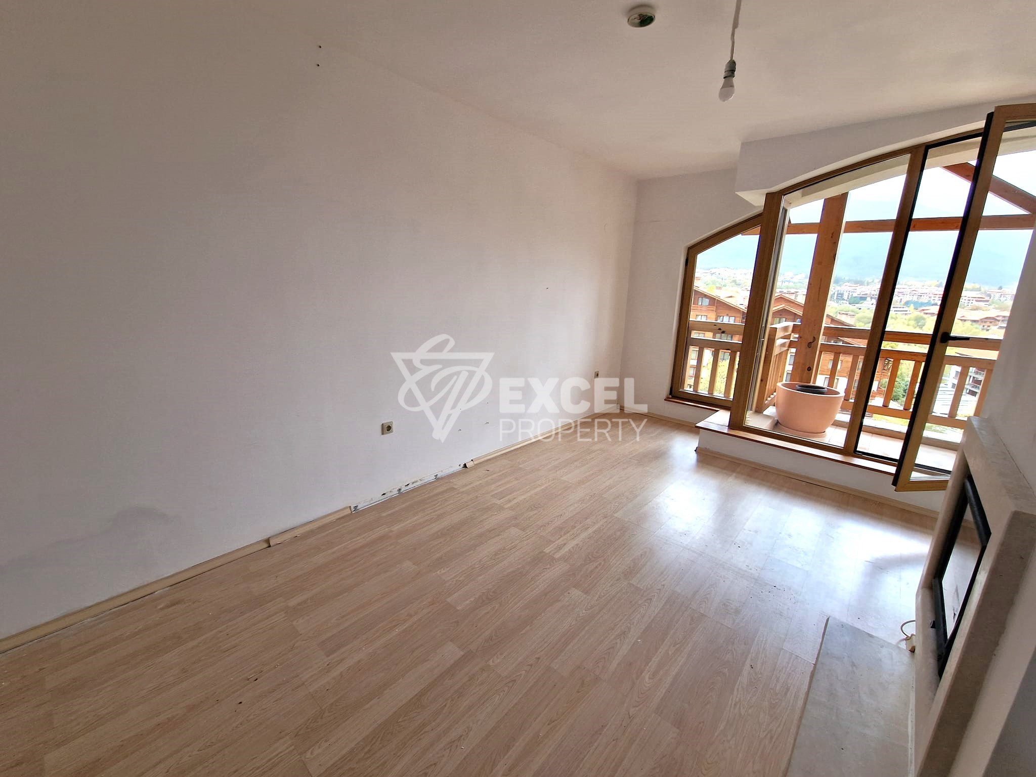 Spacious studio with a terrace and a frontal view of Pirin! Low maintenance fee!