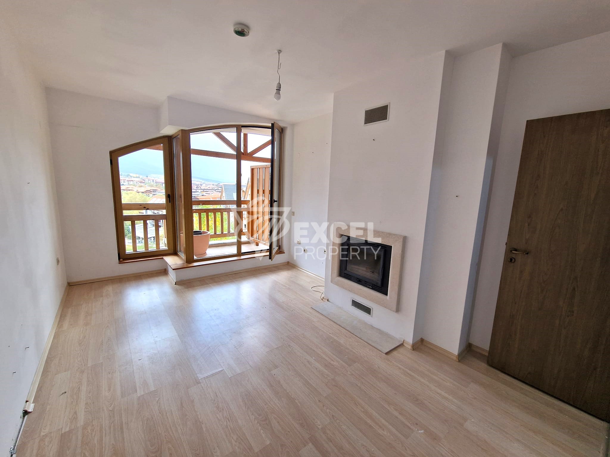 Spacious studio with a terrace and a frontal view of Pirin! Low maintenance fee!