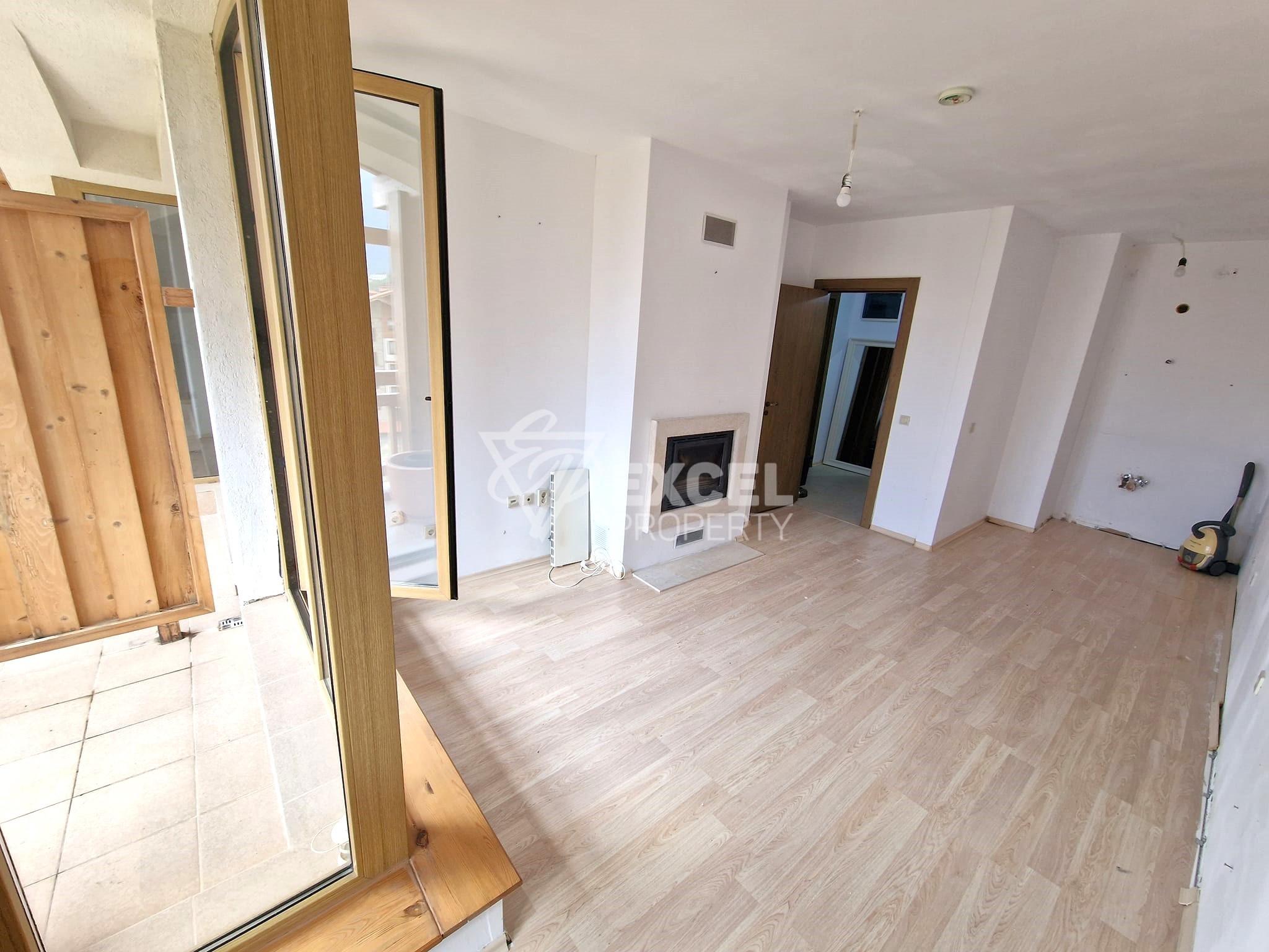 Spacious studio with a terrace and a frontal view of Pirin! Low maintenance fee!