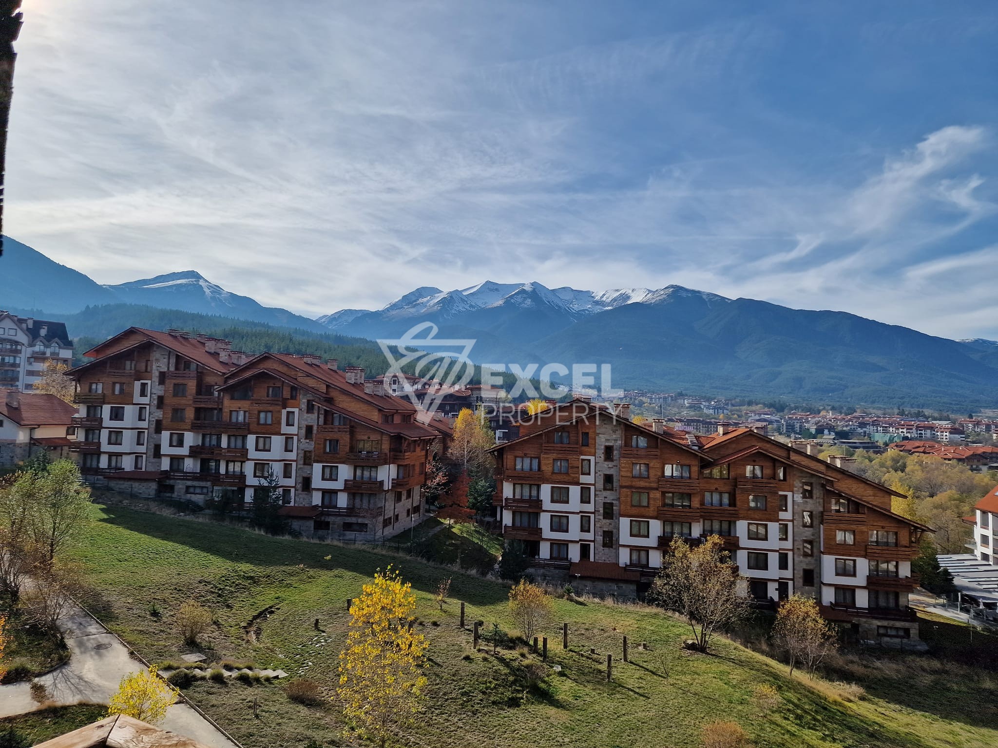 Spacious studio with a terrace and a frontal view of Pirin! Low maintenance fee!