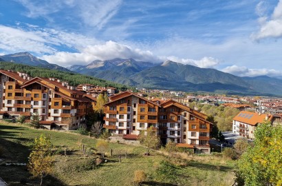 Spacious studio with a terrace and a frontal view of Pirin! Low maintenance fee!