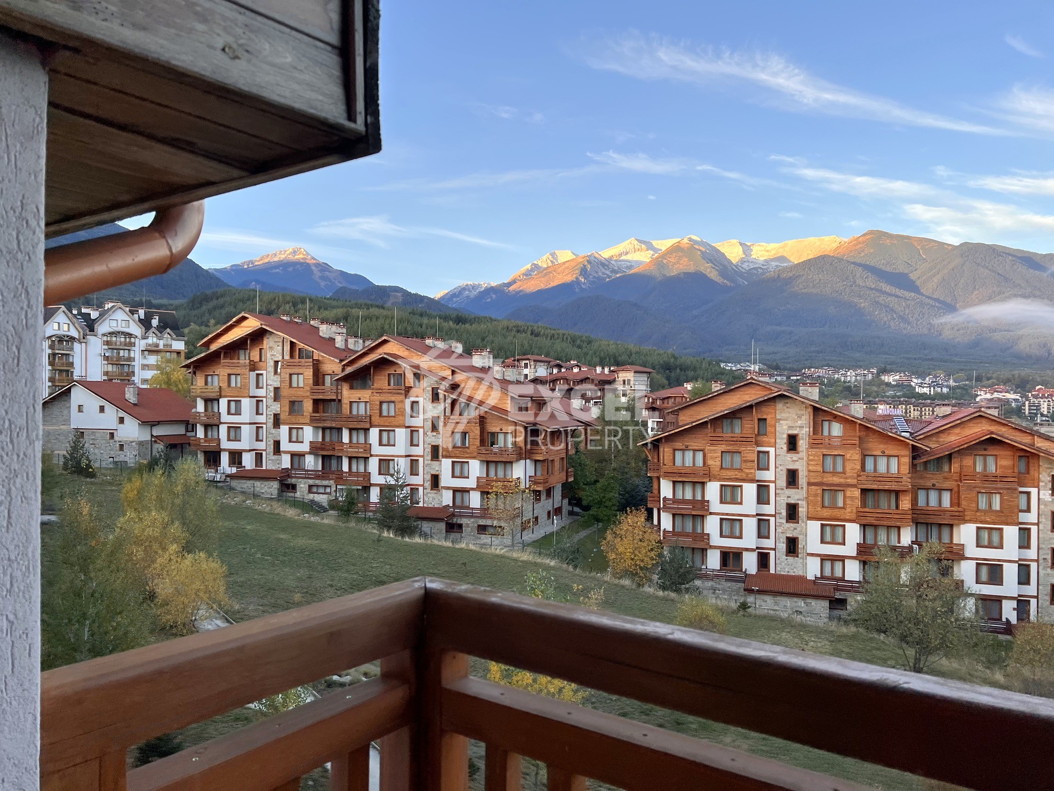 Southern studio with a fireplace, air conditioning and a wonderful view of Pirin! Low maintenance fee!
