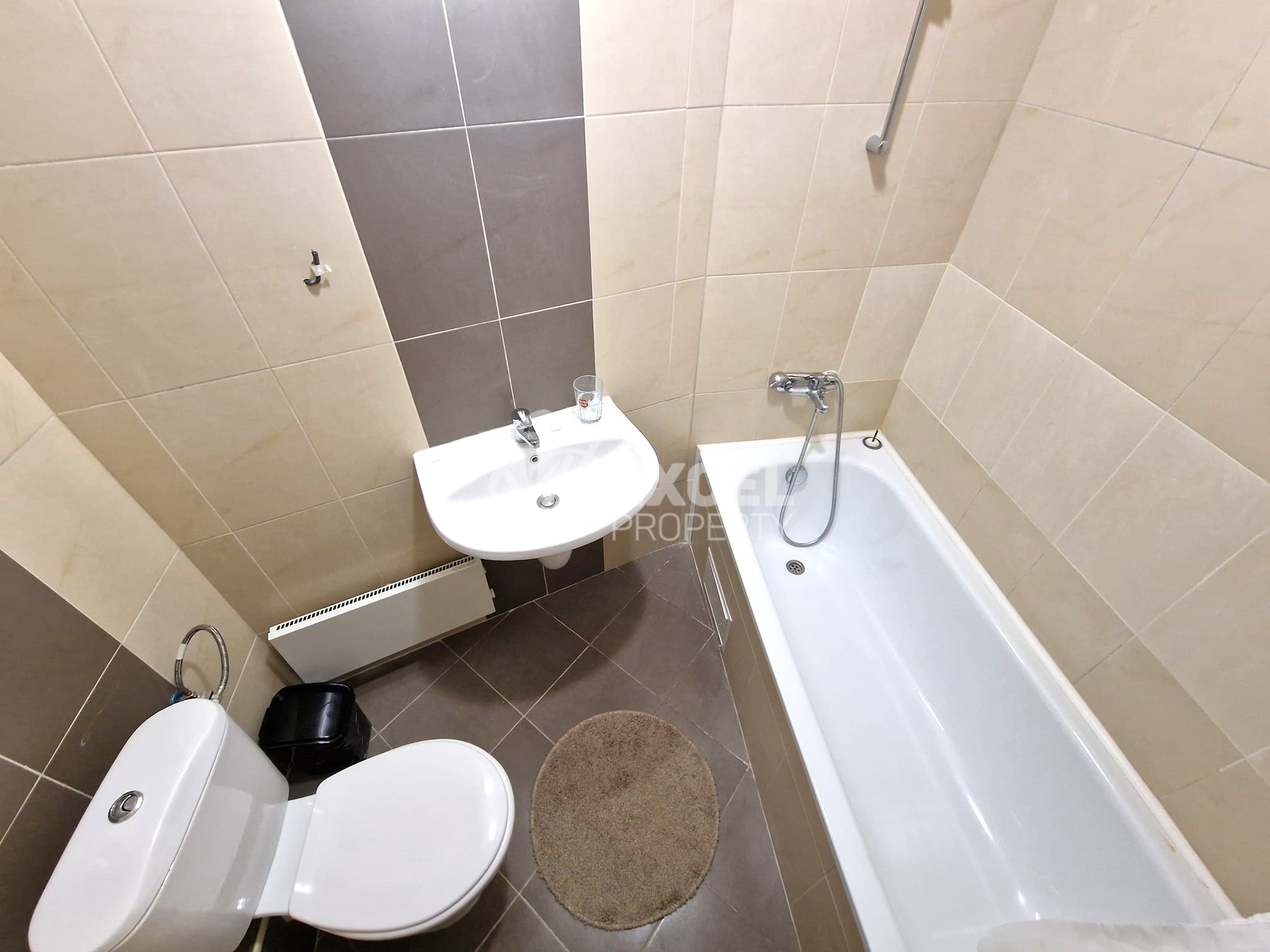 Southern studio with a fireplace, air conditioning and a wonderful view of Pirin! Low maintenance fee!