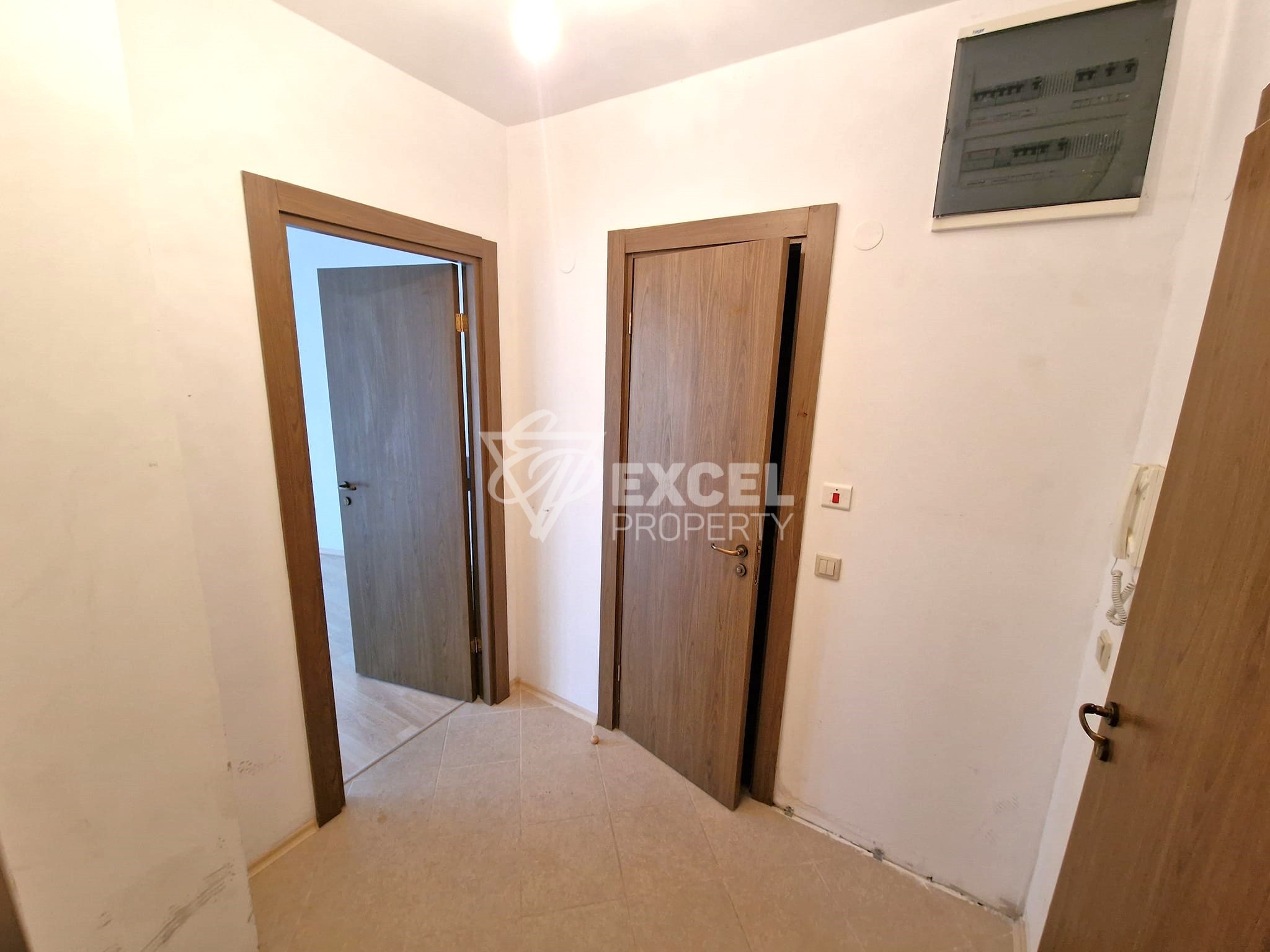 Southern studio with a fireplace, air conditioning and a wonderful view of Pirin! Low maintenance fee!