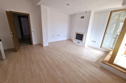 Southern studio with a fireplace, air conditioning and a wonderful view of Pirin! Low maintenance fee!