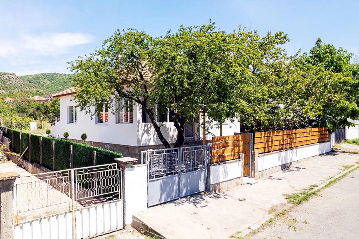 Spacious house with two bedrooms in the village of Gorica.