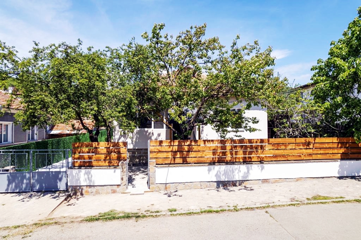 Spacious house with two bedrooms in the village of Gorica.