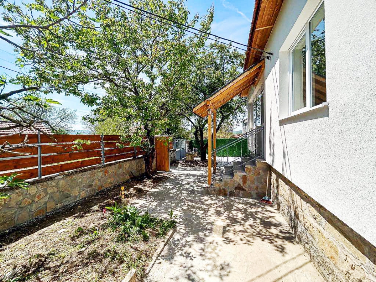 Spacious house with two bedrooms in the village of Gorica.