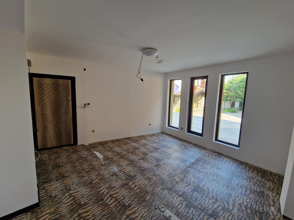 Bansko: Two bedroom apartment with two private entrances and a low maintenance fee
