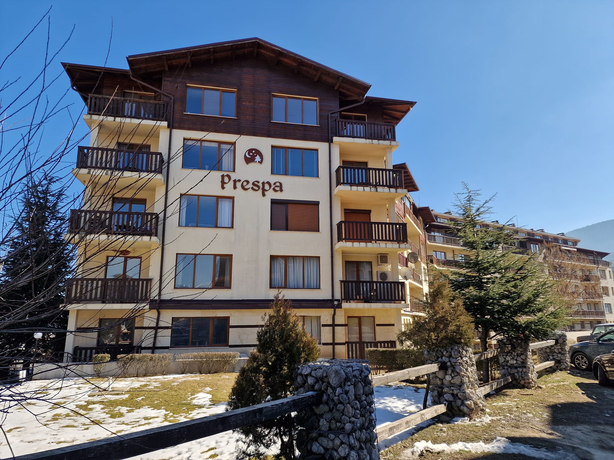 Southern, spacious studio with low maintenance fee for sale in Bansko