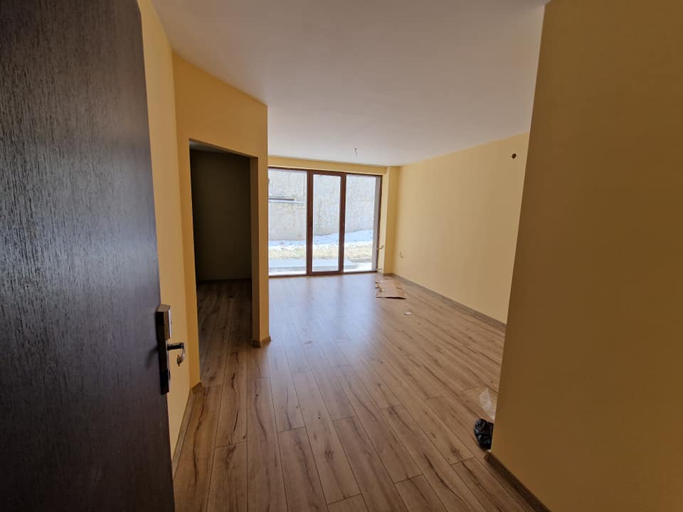 Unfurnished one bedroom apartment for sale 100 meters from the ski lift