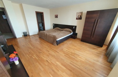 Spacious one bedroom apartment with two bathrooms for sale in Bansko