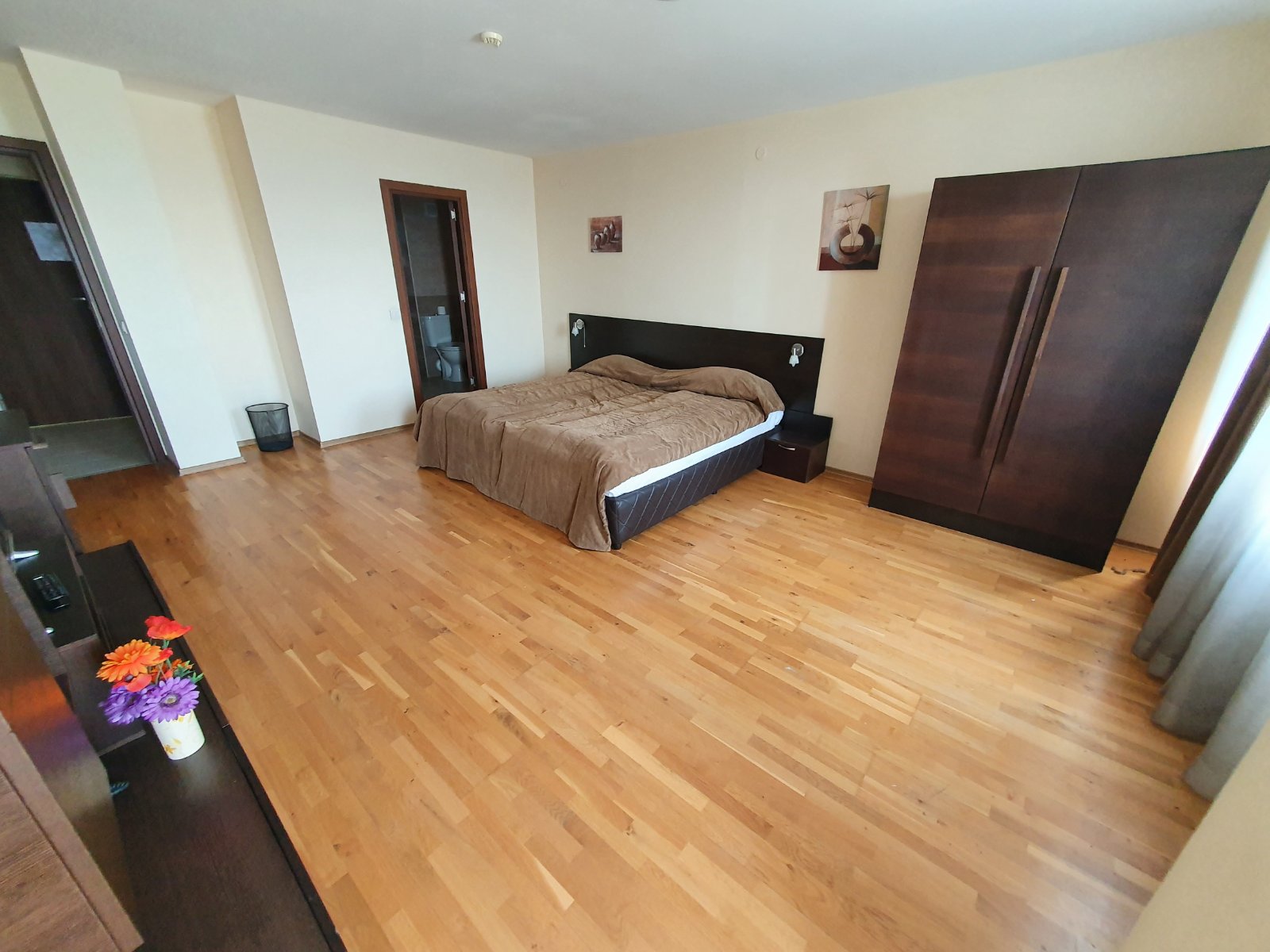 Spacious one bedroom apartment with two bathrooms for sale in Bansko