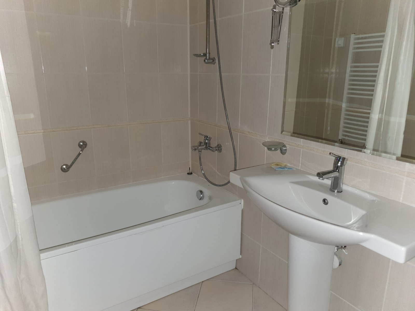 Spacious one bedroom apartment with two bathrooms for sale in Bansko
