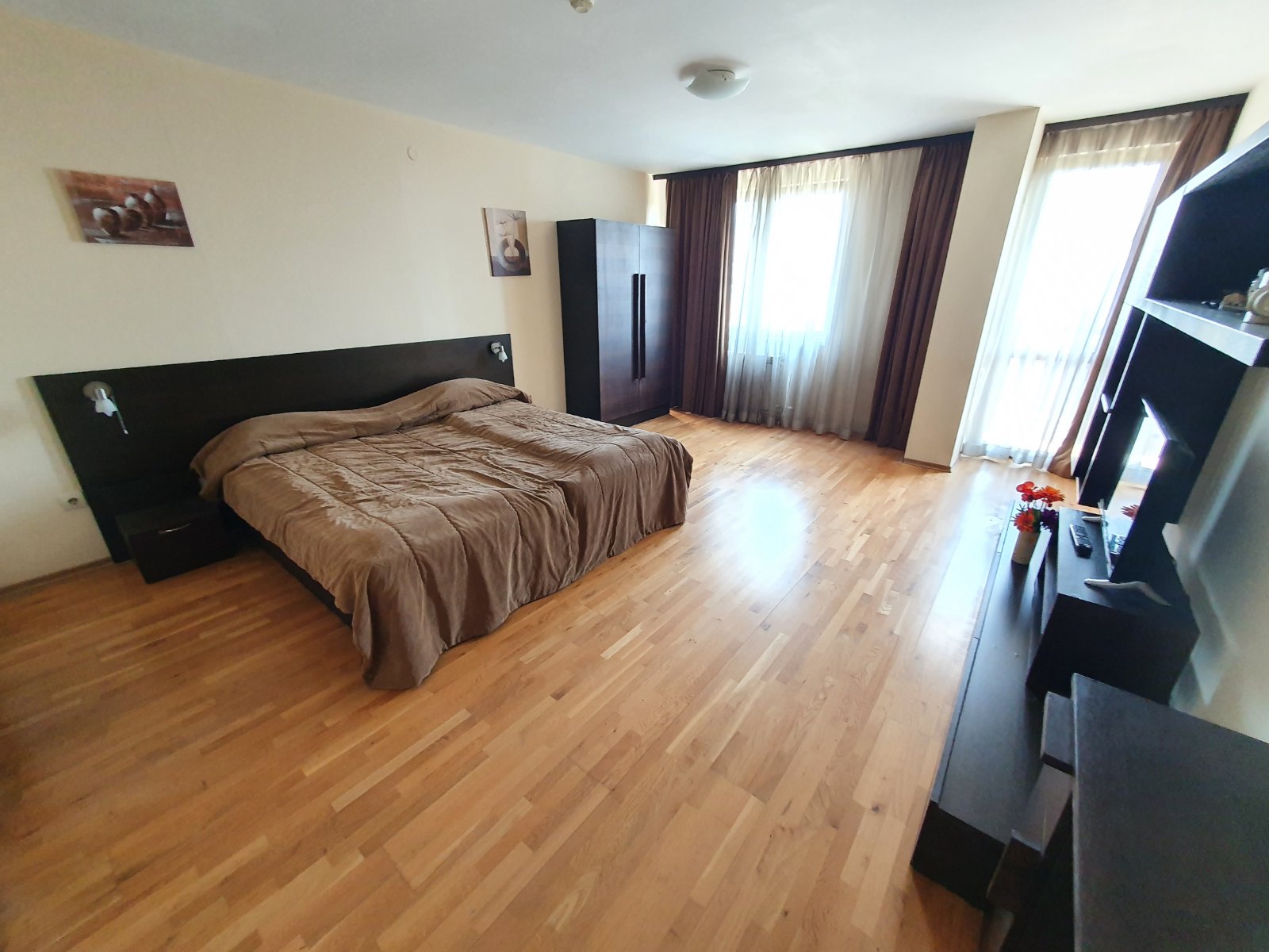 Spacious one bedroom apartment with two bathrooms for sale in Bansko