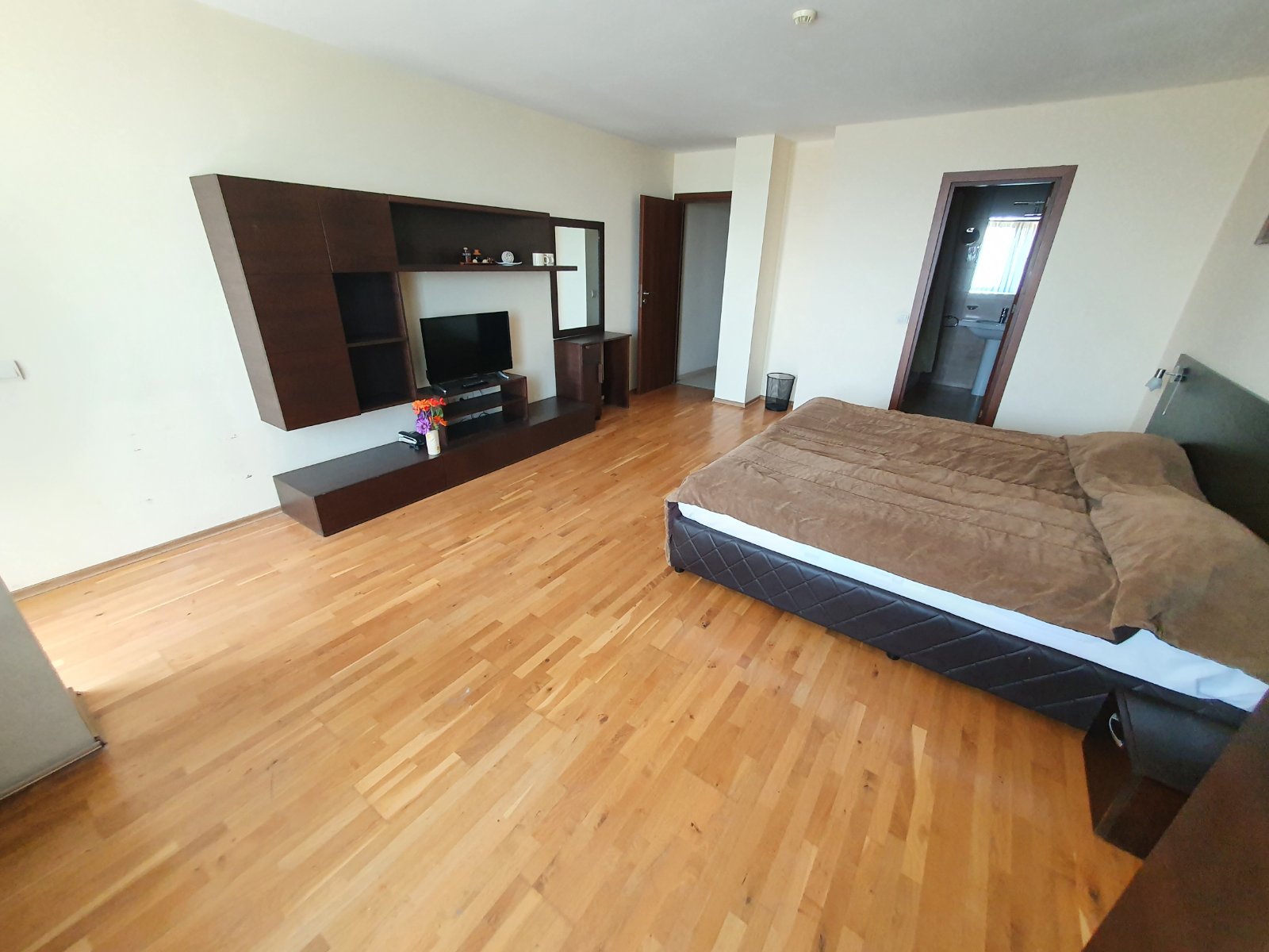 Spacious one bedroom apartment with two bathrooms for sale in Bansko